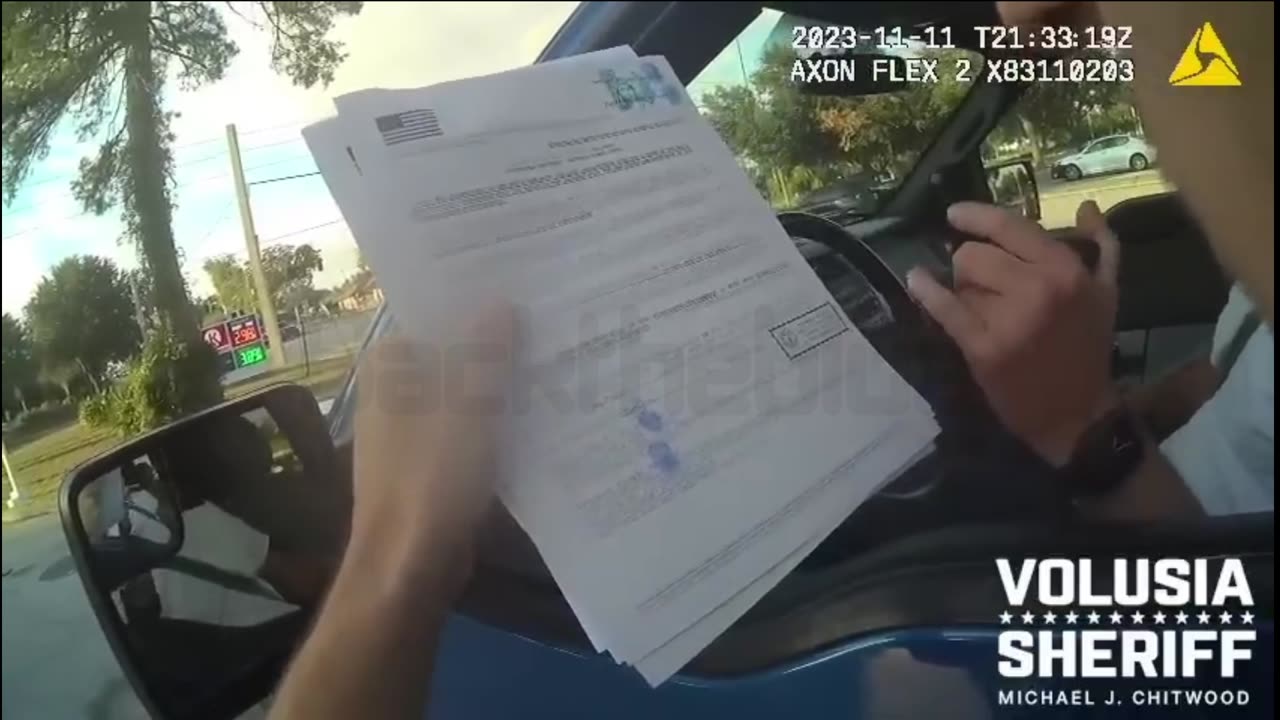 Sovereign citizen thinks he doesn't have to obey the law, calls a Karen for help