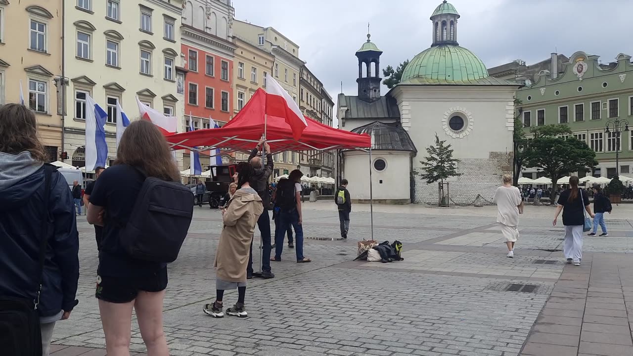 Just before Grzegorz Braun comes, Main Square, Kraków