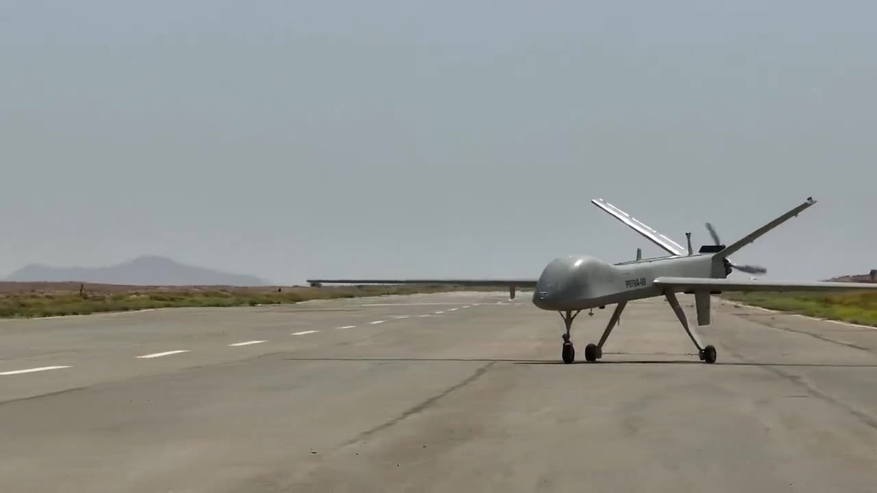 New Iranian drone 'Mohajer-10' unveiled.