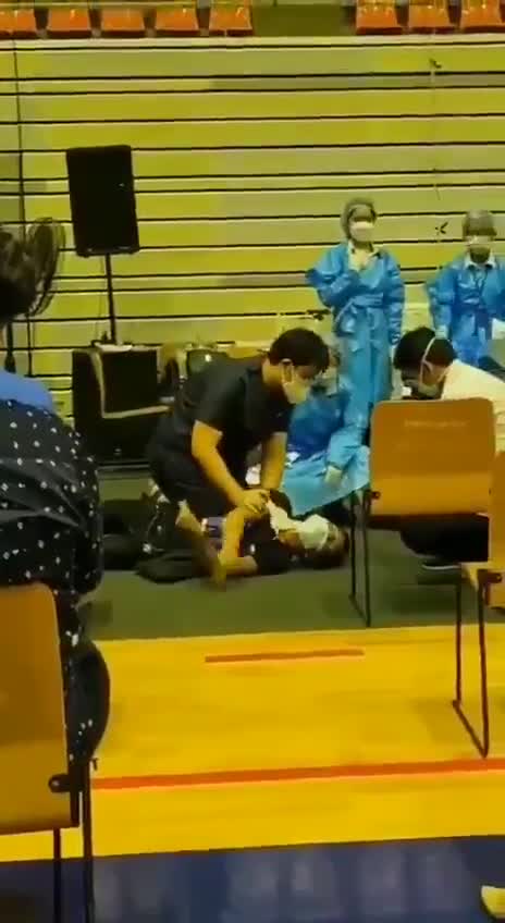 Immediate reaction to the experimental injection attacking the nervous system