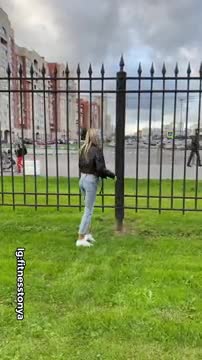 Samka Stuck in the Fence _они в шоке от 🍑 @Fitness samka prank humor reaction