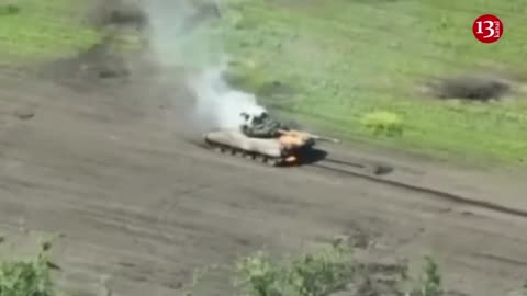 Russian soldiers escaped from the moving tank in the last moment