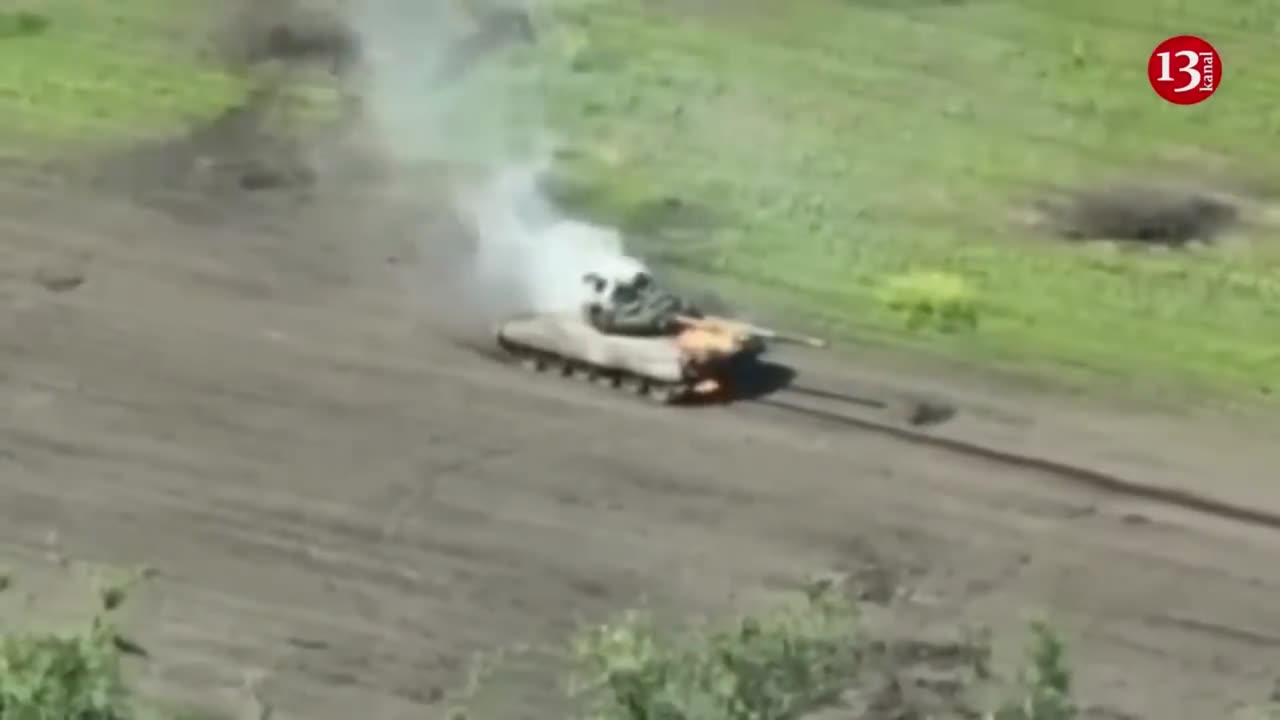 Russian soldiers escaped from the moving tank in the last moment