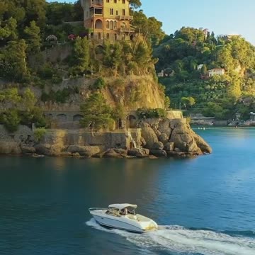 Early morning boat rides in Portofino 🥰☀️
