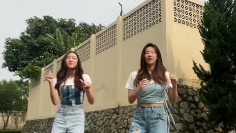 2Freaky Friday 😉 its weekendd kalian kemana nih Fyp gaa #freakyfriday #dancechallenge #fyp