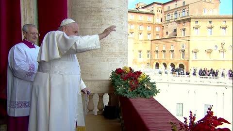 Pope Francis sends message of world peace in annual Christmas blessing