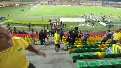 A esta hora disturbios dentro del estadio Alfonso Lopez