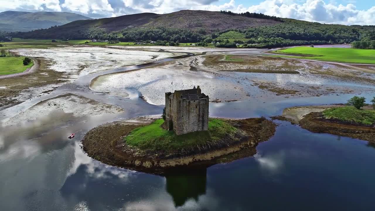 BEAUTIFUL SCOTLAND (Highlands / Isle of Skye) AERIAL DRONE 4K VIDEO