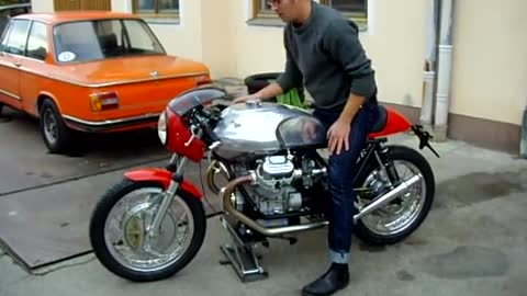 Guzzi Cafe Racer - loud 1