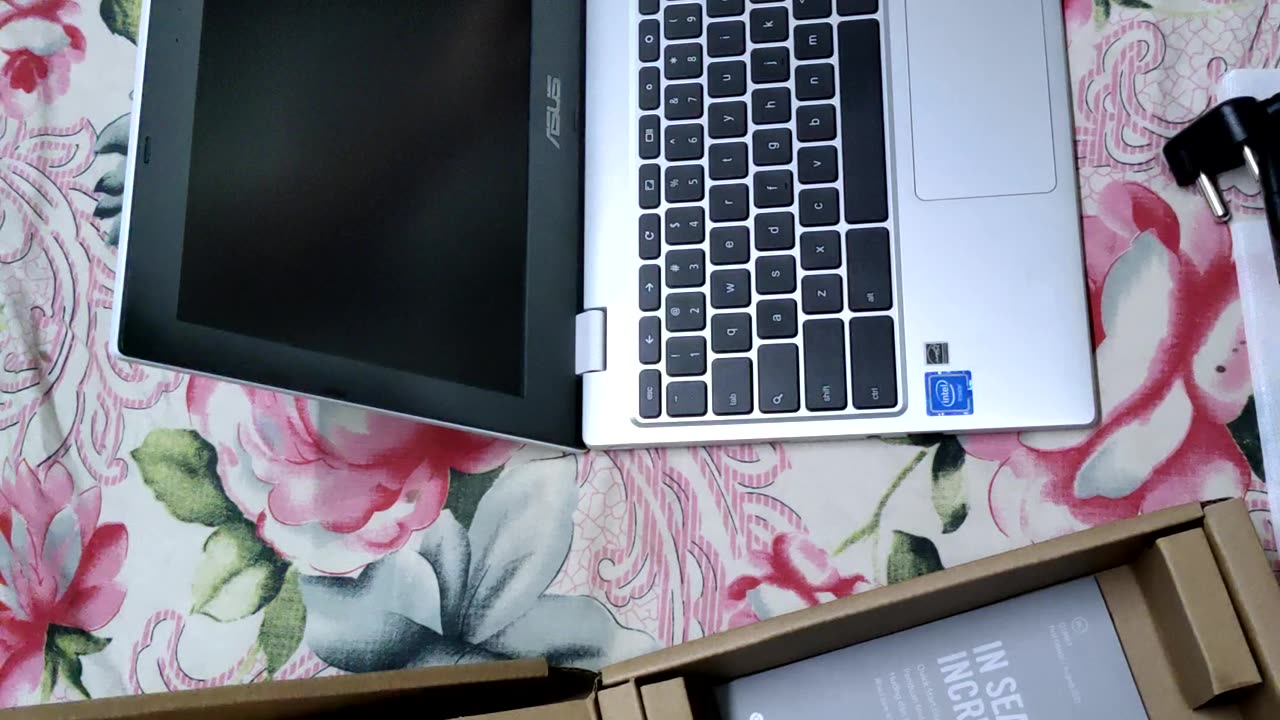 Asus chrome book unboxing video