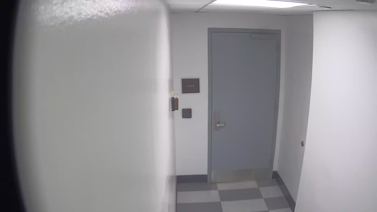 6141RHOBG1G101DStairwayLobbyEntry_2021-01-06_02h00min02s097ms.mp4