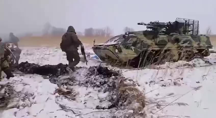Russian T-72B3 is trying to pull out a Ukrainian BTR-4 stuck and abandoned by the crew