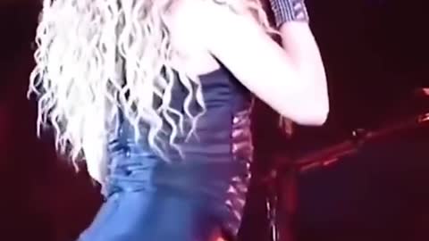 Shakira Twerk in Black Shiny Spandex Leggings on Stage