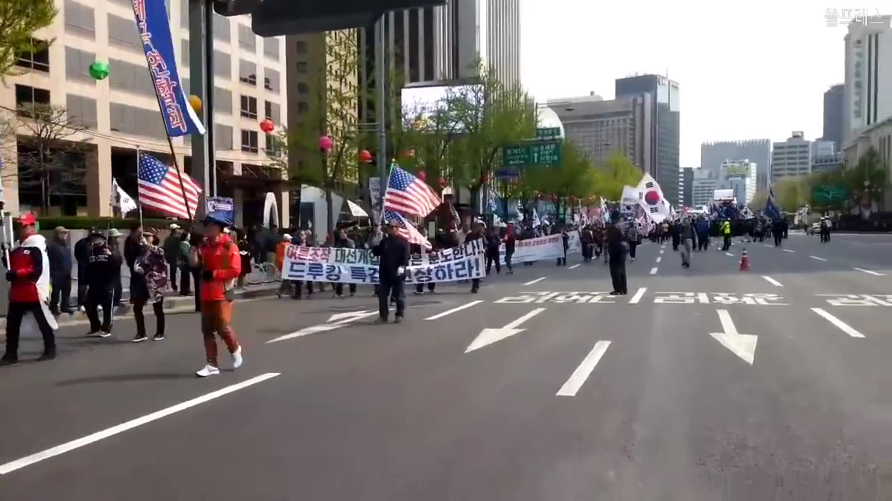 20190421_V3_S04(3-rPqVAMIIA)시민사회단체, 대한애국당 및 자유한국당의 동반행진에 광화문 일대는 그야말로