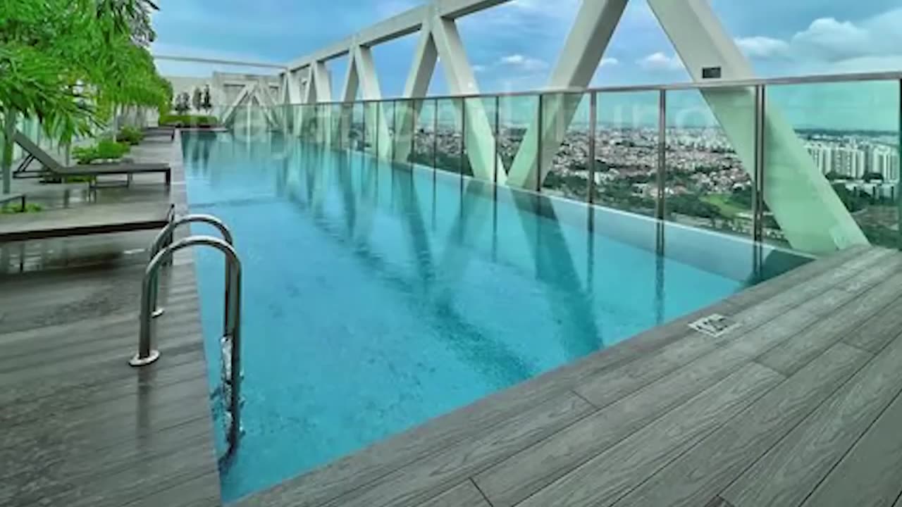 15 Absolutely Terrifying Swimming Pools