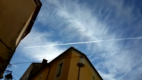 Le 05.02.2022 - Les Chemtrails gazent fortement à Sisteron (04)