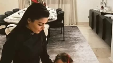 Hande ersal with daughter