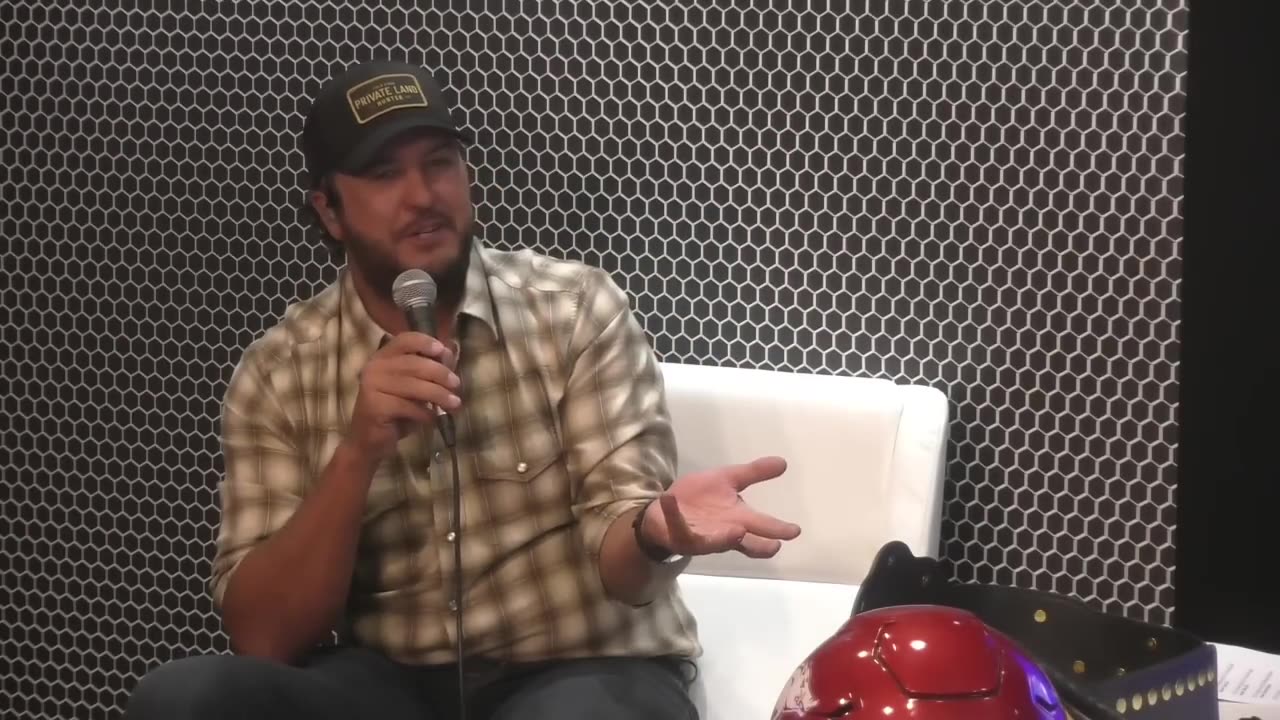 Luke Bryan Talks About Allergy To Fish, The Song He Doesn't Like To Sing, & Carrie Joining Idol