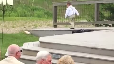 kids make fun of wedding !!!!!