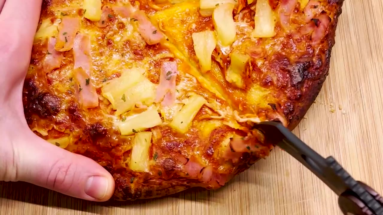 Lionsteel Leone Karambit Pineapple Pizza Meal Prep #lionsteel #emersonwave #karambit