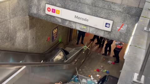 Brussels Police officers had to take refuge in a subway station