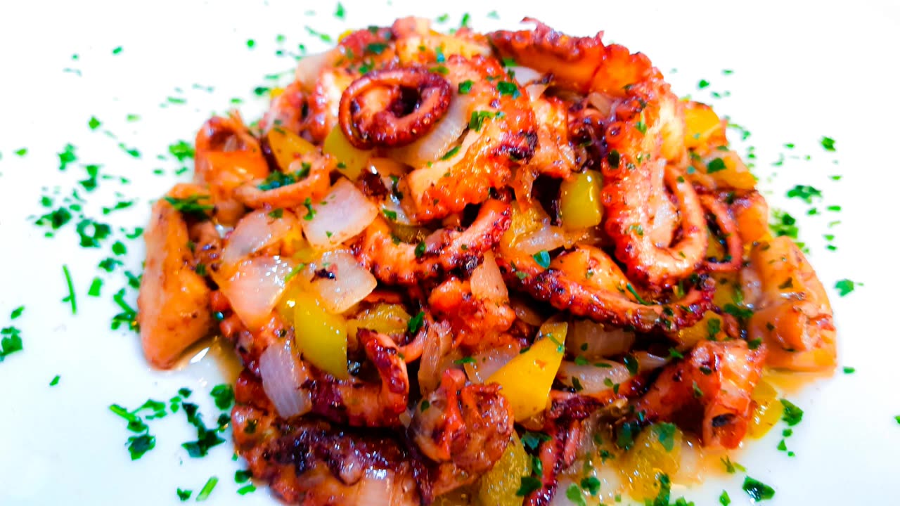 "Fiery Garlic Octopus/Calamari Stir-Fry: A Delicious Seafood Dish Inspired by Chinese Cuisine"