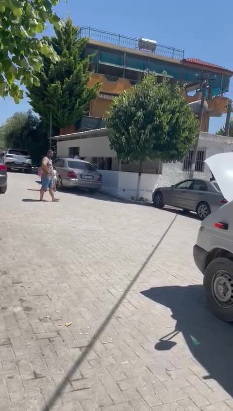 Kercenohet grupi i xhirimit te SYRI TV ne Rrogozhine