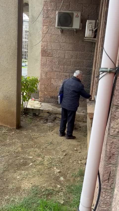 I thane apliko te e-Albania, qytetari ne Burrel thyen xhamat e Hipotekes