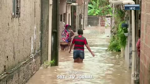 Sobe para 4 número de mortos pela chuva em Pernambuco | SBT Brasil (26/05/22)