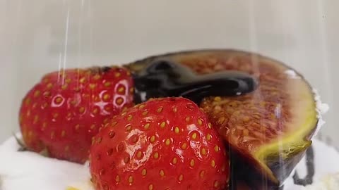 FOOD IN COMMERCIALS VS. IN REAL LIFE