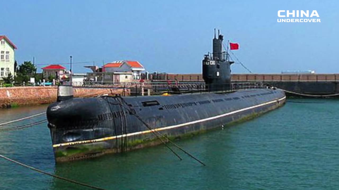 The Chinese Communist Submarine was washed ashore by the flood