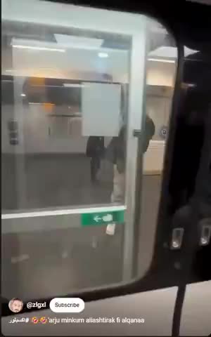 Negro Man on Paris Subway Blocks Passenger But Gets Expelled.mp4