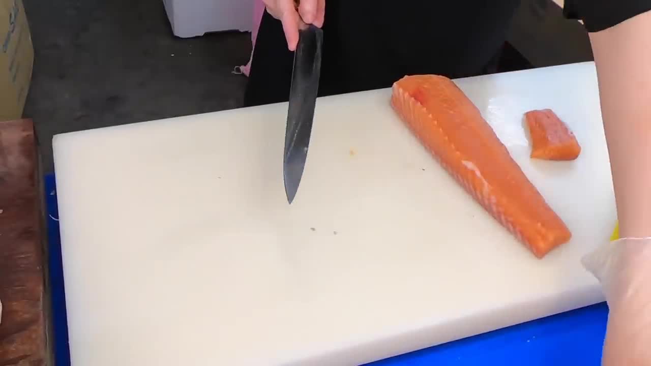 How To Fillet a Whole Salmon | Sashimi & Sushi -Taiwanese street food2