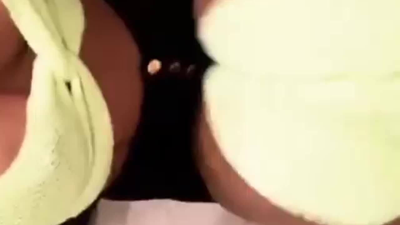 ZmeenaOrr Twerking Live