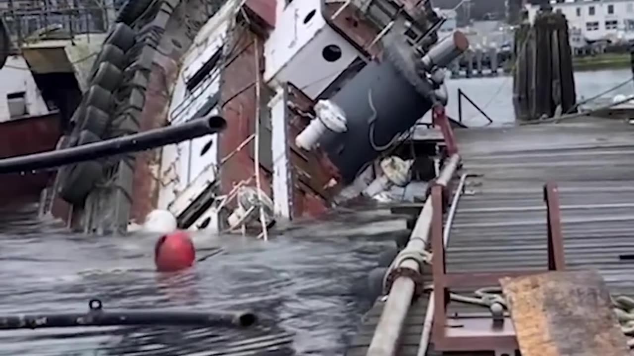Tugboat Sinks In Seattle