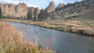 Central Oregon – Smith Rock State Park – Relaxing, Serene, Peaceful Crooked River – 4K