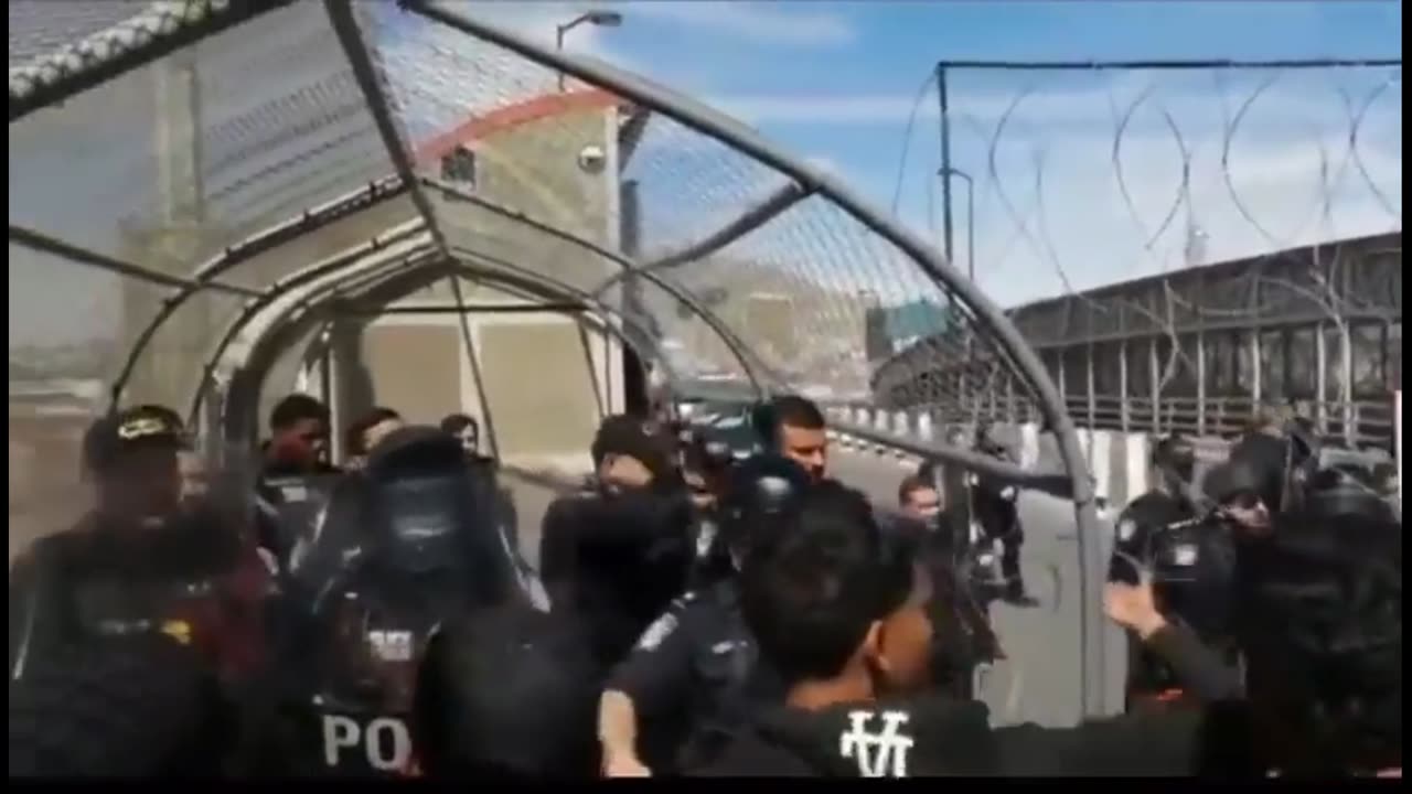 🚨WARNING: Group of at least 1,000+ migrants has just attempted to rush a port of entry in El Paso