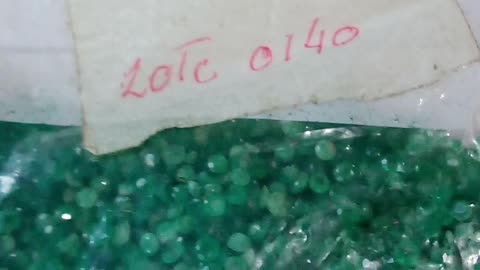 Lote de esmeraldas gemas Milimetricas com 73ct