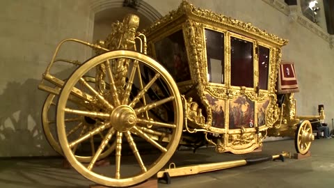 Royal golden coach returns to London for coronation