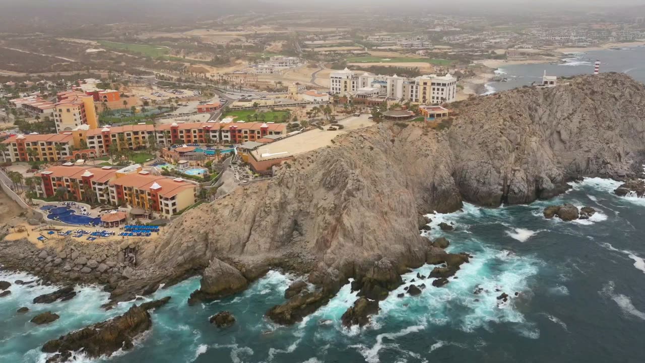 Hyperlapse of waves on the cliffs at Hacienda encantada