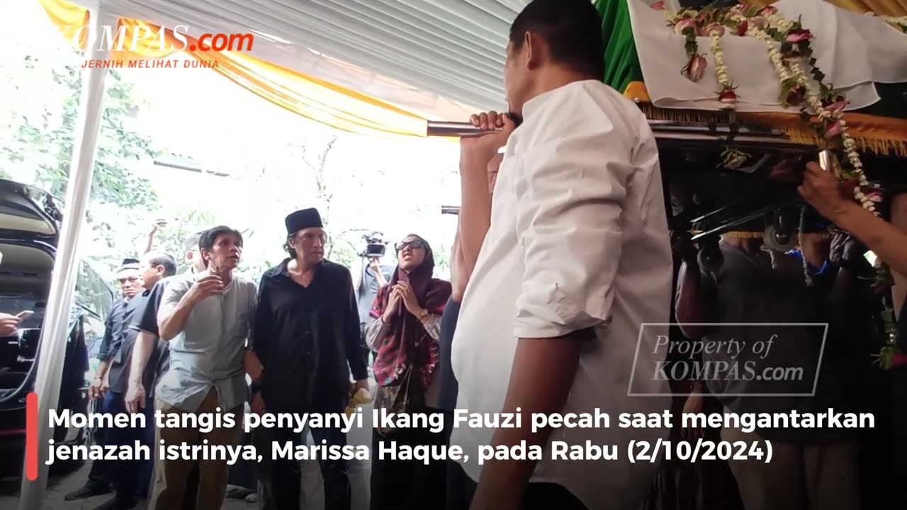 Momen Ikang Fawzi Menangis Saat Antarkan Jenazah Istrinya, Marissa Haque