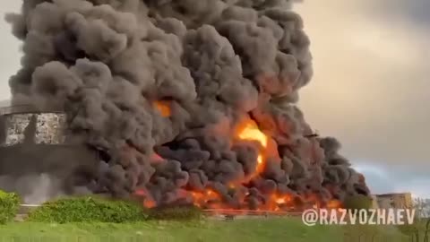 Ukraine war footage: Oil storage was successfully destroyed by Ukranian drone strike