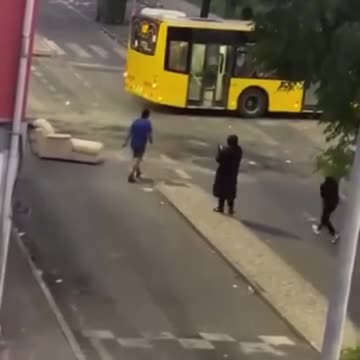 Bloco da Canhota manda incendiar autocarros