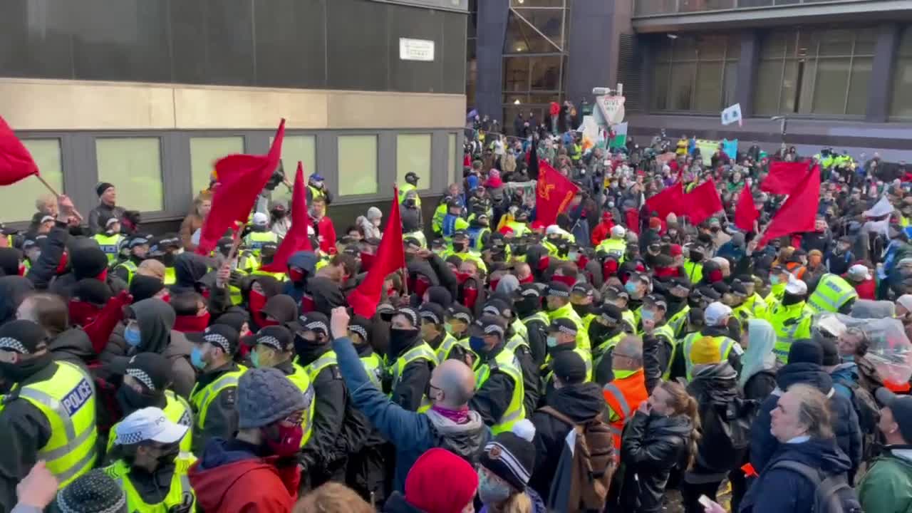 Antifa Cornered In By Scottish Police In Glasgow