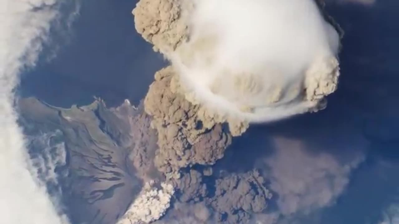 Nasa/sarychev volcano eruption from the international space station