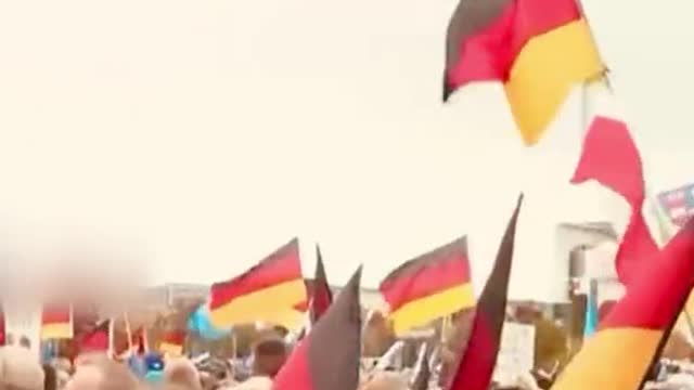 Germans gather outside the parliamentbuilding inBerlin