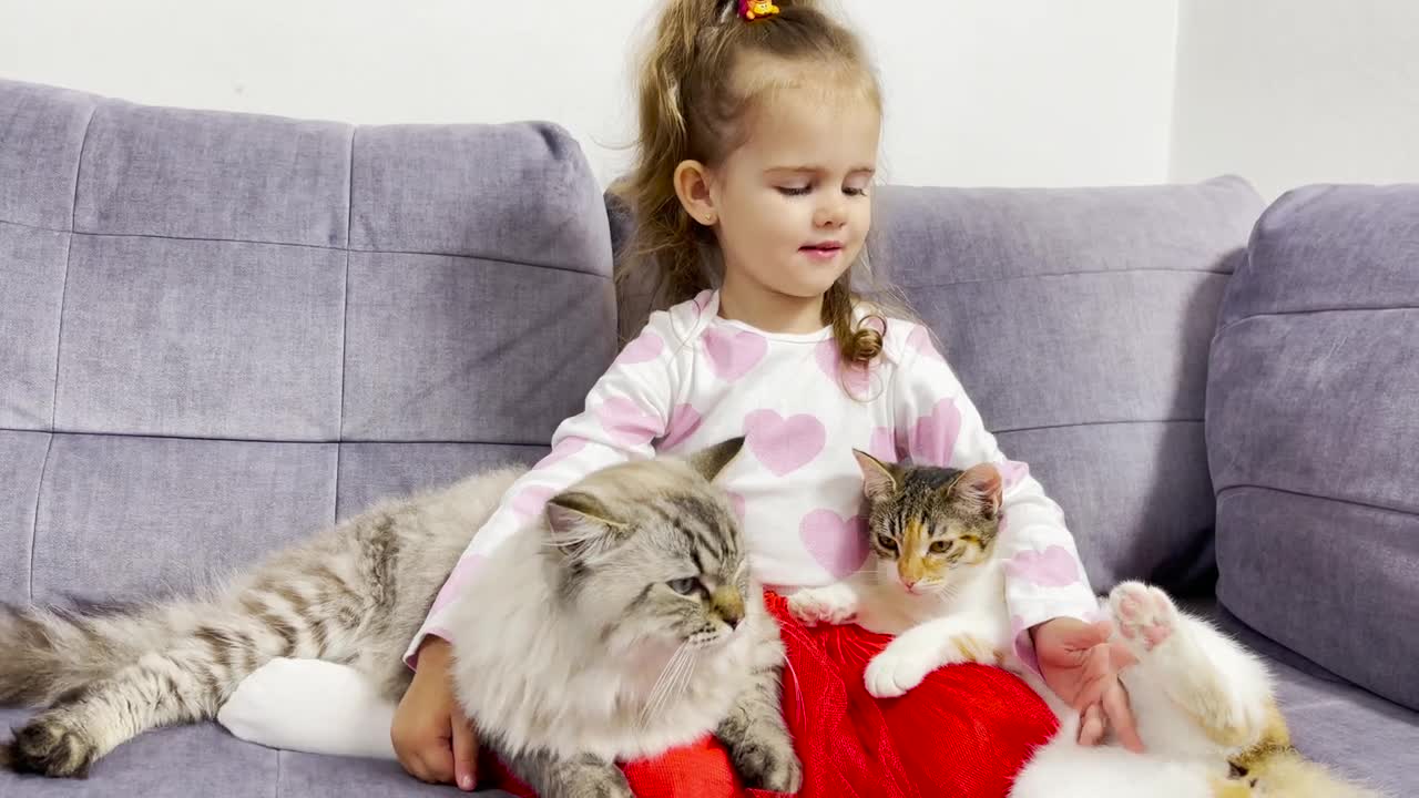 Adorable Baby Girl Shows Her Love To Her Cats (Cutest Ever!!)