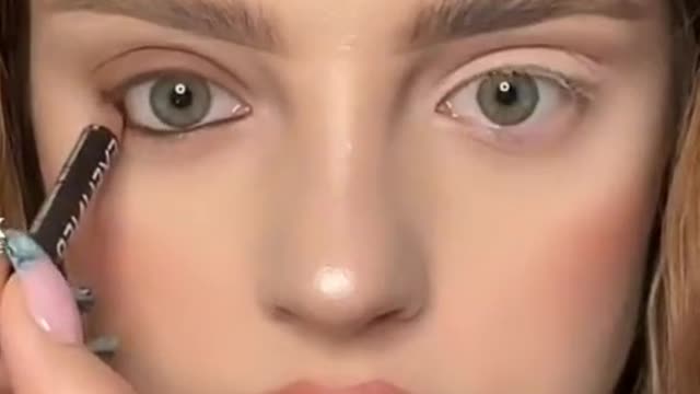 How to make eyes small and big