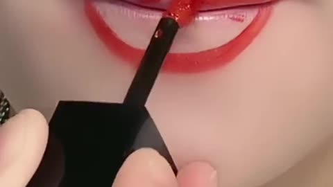 The newest way to apply lipstick