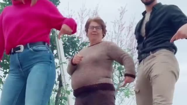 Rico rico riquísimo con ellaaaaa #abuela #ricochallenge fatimaespinar